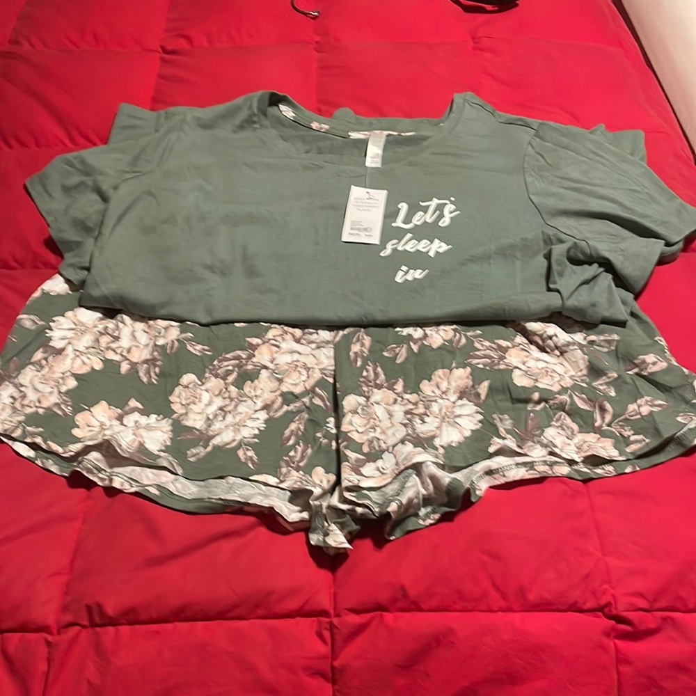 CACIQUE 2 Piece pajama set 18/20 never worn